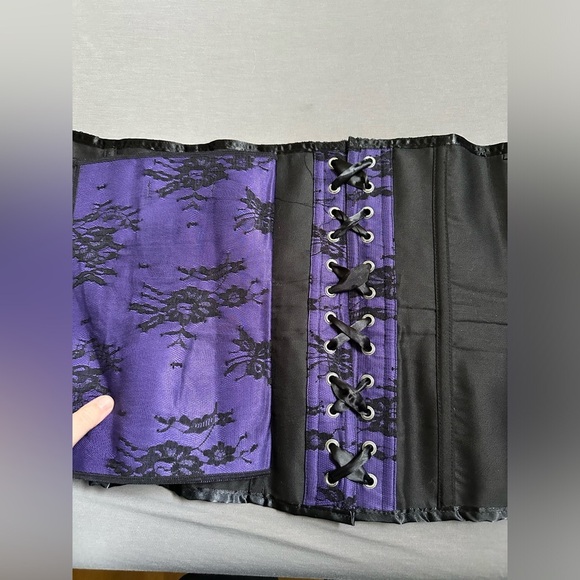 Purple and black lace overbust corset - Picture 3 of 6